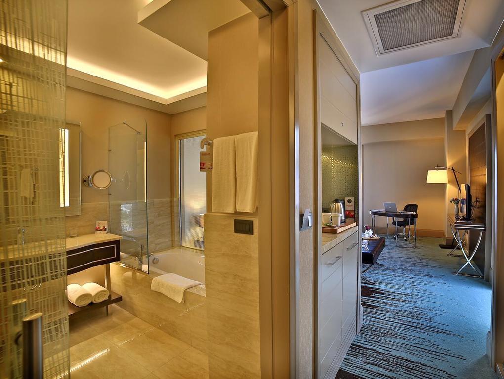 Отель Ramada By Wyndham Искендерун Экстерьер фото