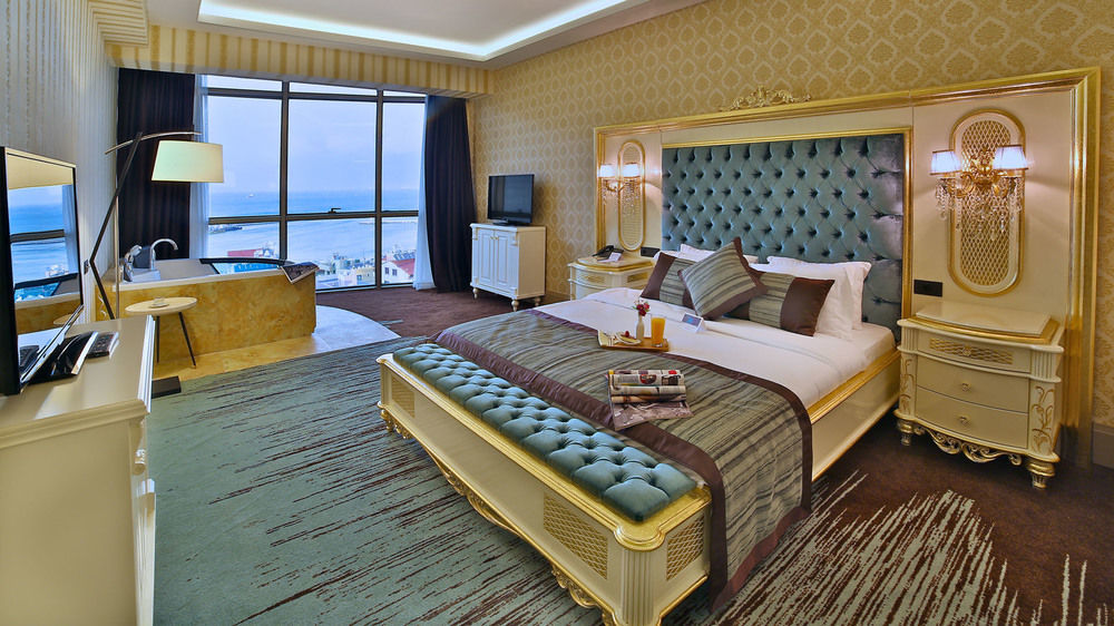 Отель Ramada By Wyndham Искендерун Экстерьер фото